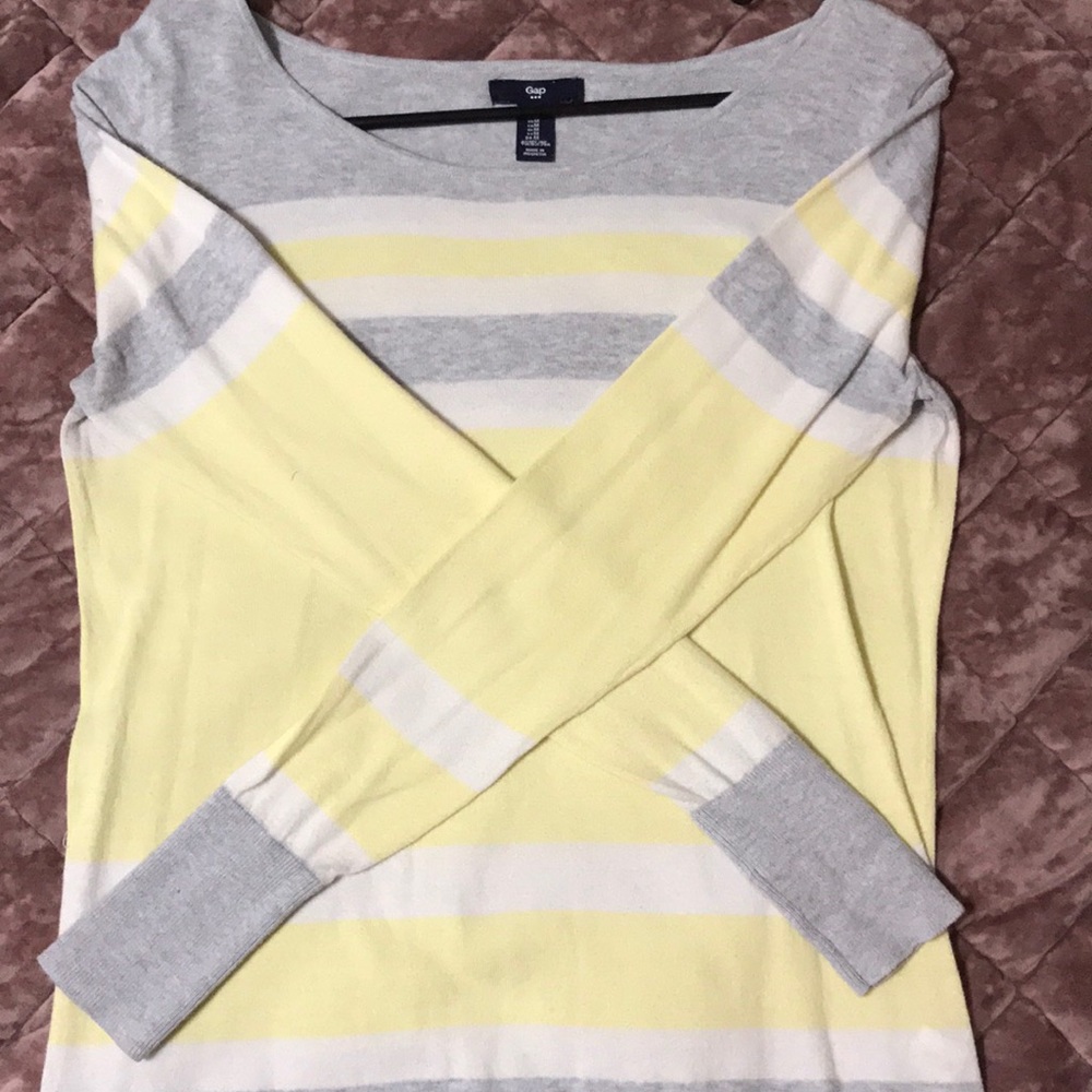 Gap sweater